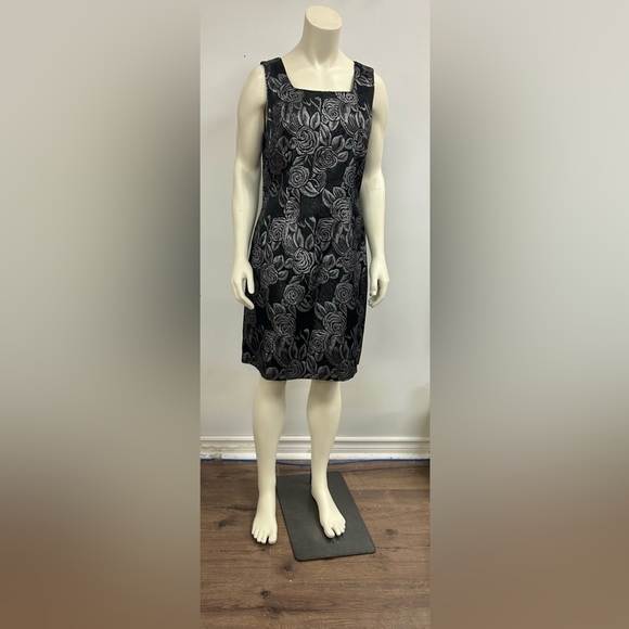 CDC EVENING CAREN DESIREE DRESS SLEEVELESS SHINY SILVER FLORAL MINI IN SIZE 12 - Picture 2 of 8